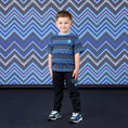 Afbeelding laden in galerijweergave, Mitch & Son cargobroek met zigzagafwerking Wesson Zwart