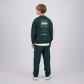 Afbeelding laden in galerijweergave, Raizzed sweater jongens Sohard Dark Green, op model