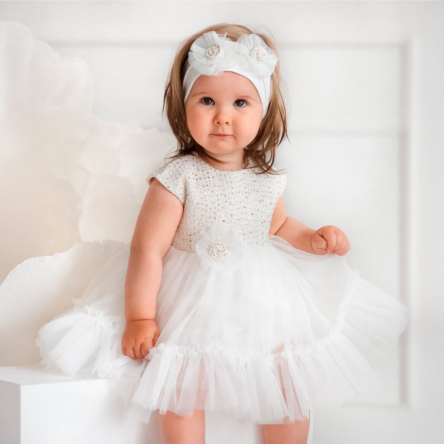 Feestoutfit meisjes: ivoren Sofija feestjurk met gouden details