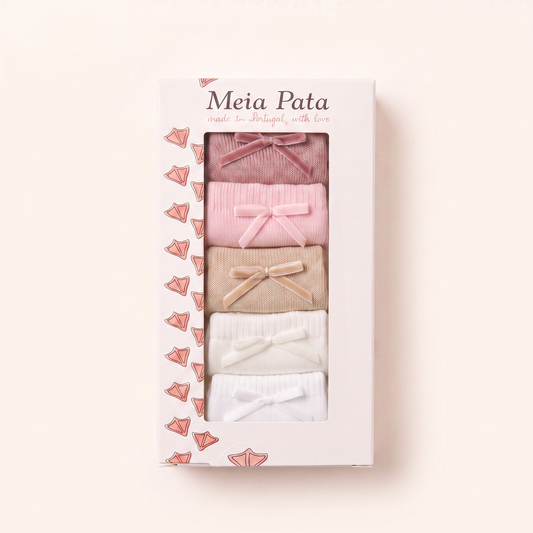 Set van vijf paar Meia Pata newborn sokjes voor meisjes met fluwelen strikjes in roze tinten
