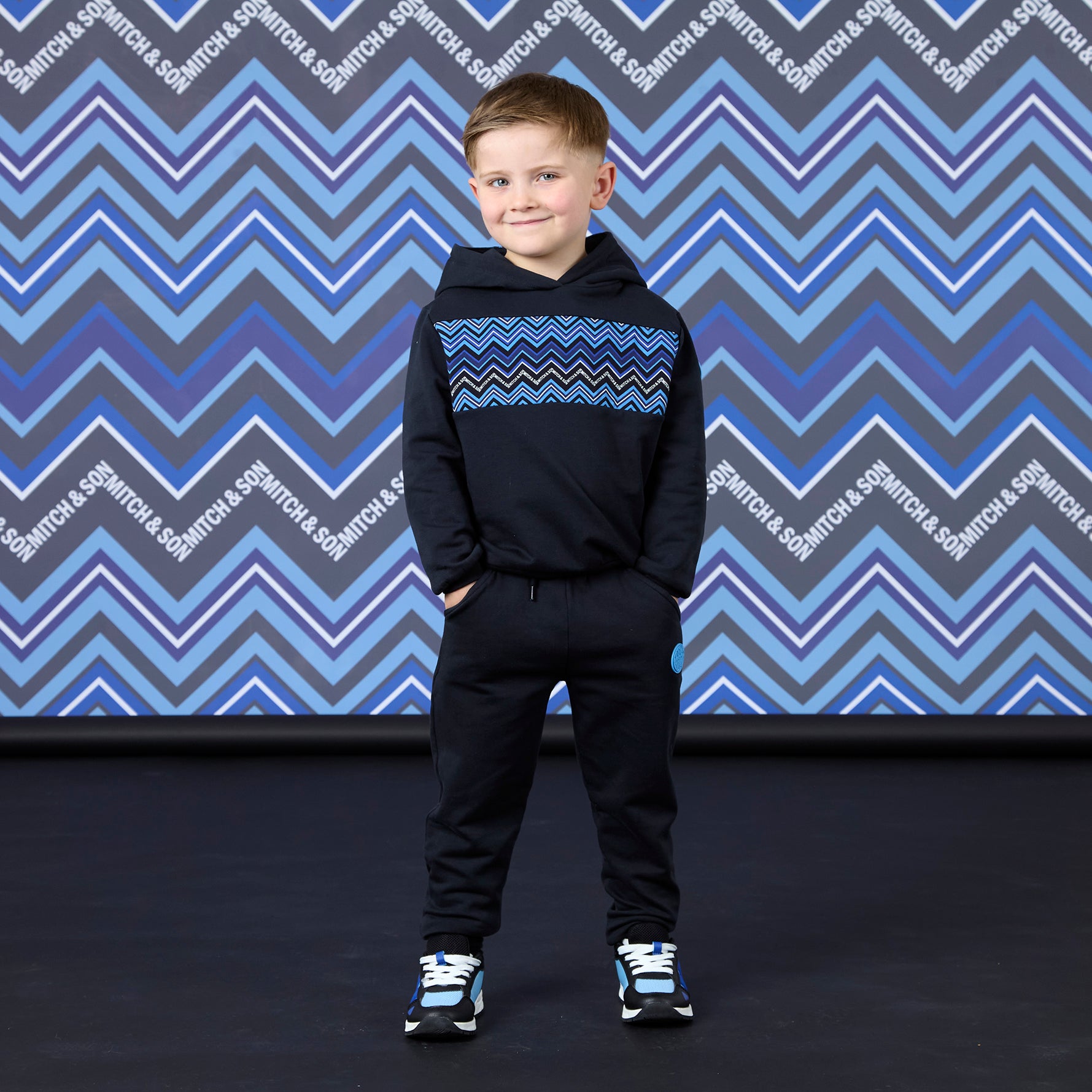 Mitch & Son joggingpak met capuchon en zigzagprint Watson Zwart