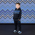 Afbeelding laden in galerijweergave, Mitch & Son joggingpak met capuchon en zigzagprint Watson Zwart
