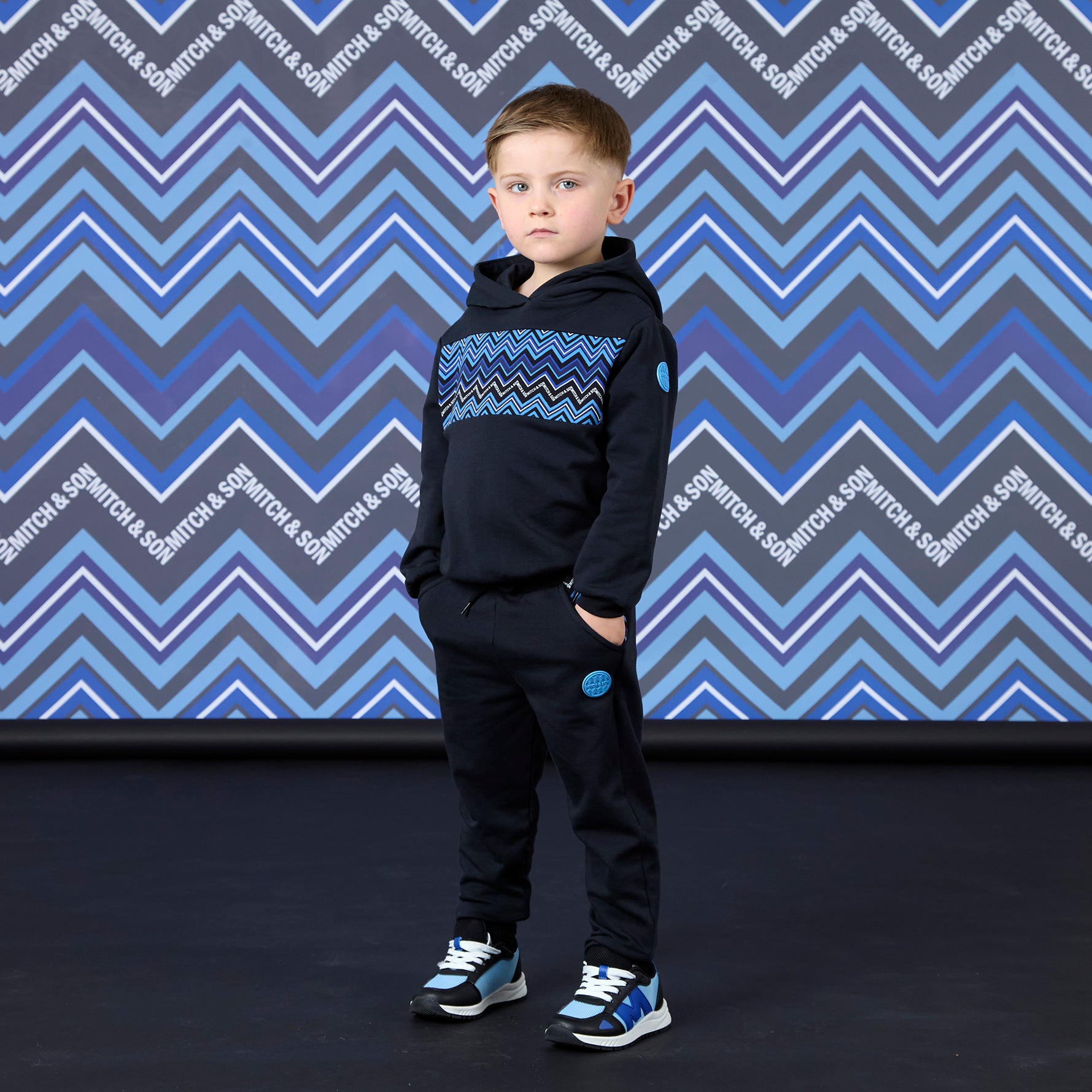 Mitch & Son joggingpak met capuchon en zigzagprint Watson Zwart