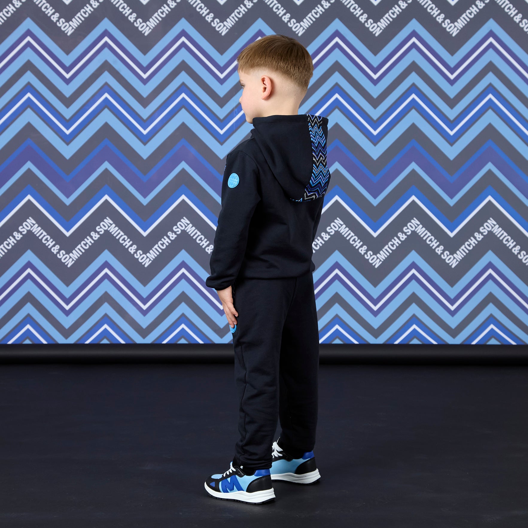 Mitch & Son joggingpak met capuchon en zigzagprint Watson Zwart