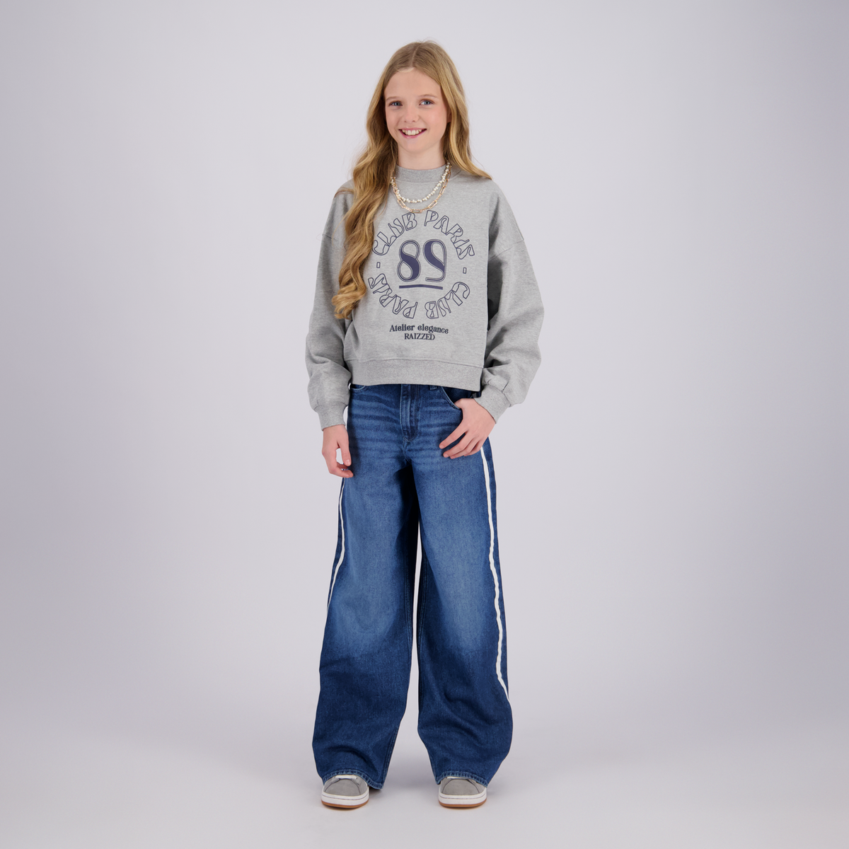 Raizzed jeans meisjes Monaco Sporty Mid Blue Stone, op model