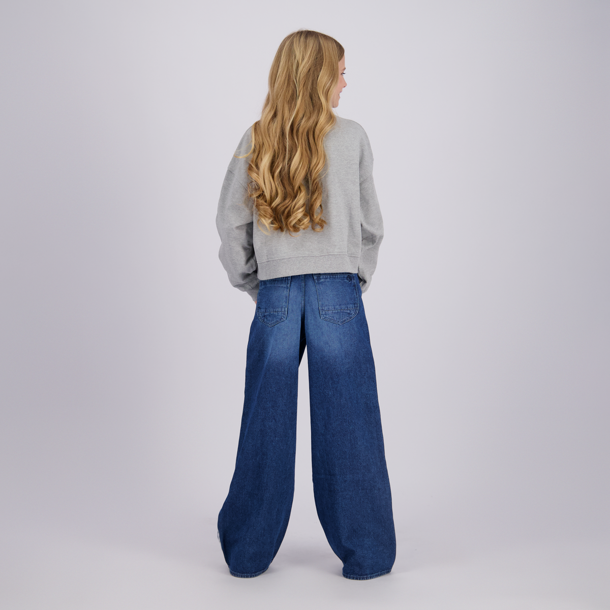 Raizzed jeans meisjes Monaco Sporty Mid Blue Stone, op model
